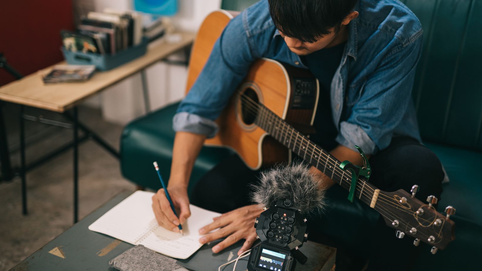 Discover Your Musical Potential: Choosing the Right Courses for Songwriting